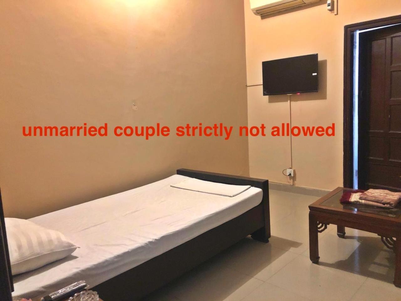 Hotel Babar House Faisalabad Esterno foto