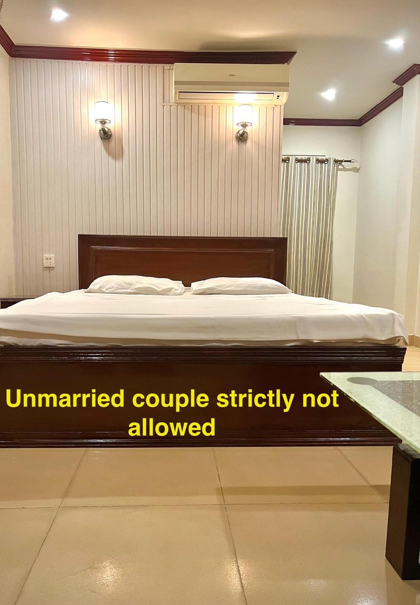 Hotel Babar House Faisalabad Esterno foto