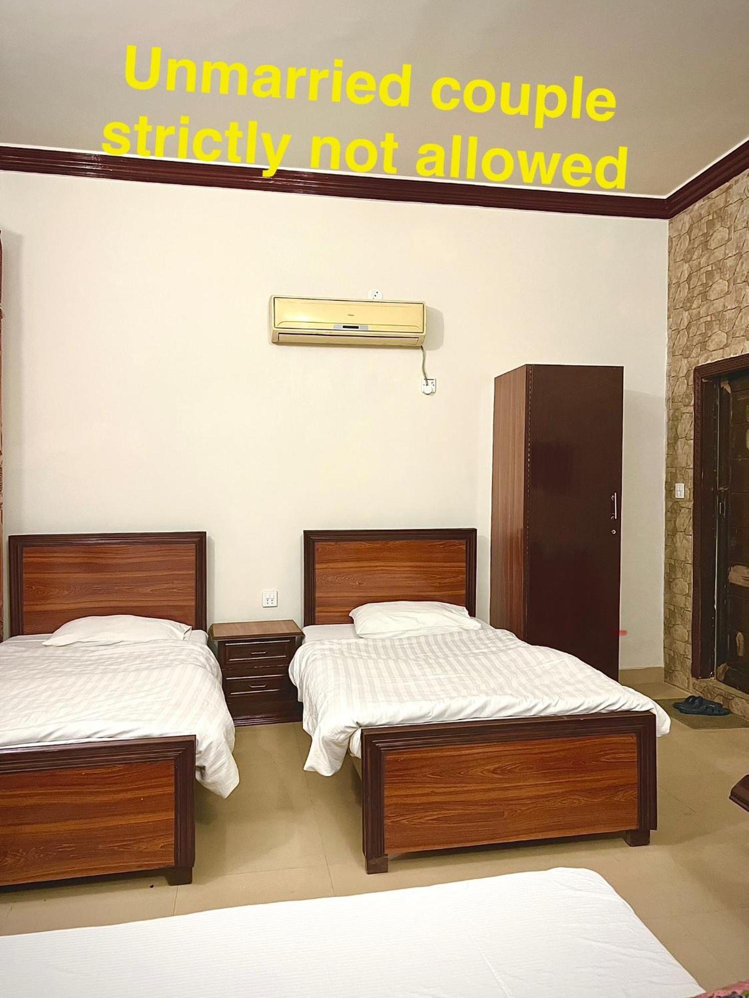 Hotel Babar House Faisalabad Esterno foto
