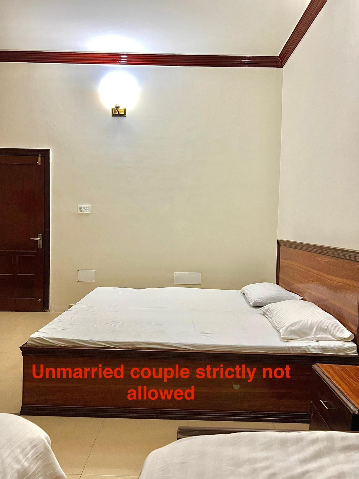 Hotel Babar House Faisalabad Esterno foto