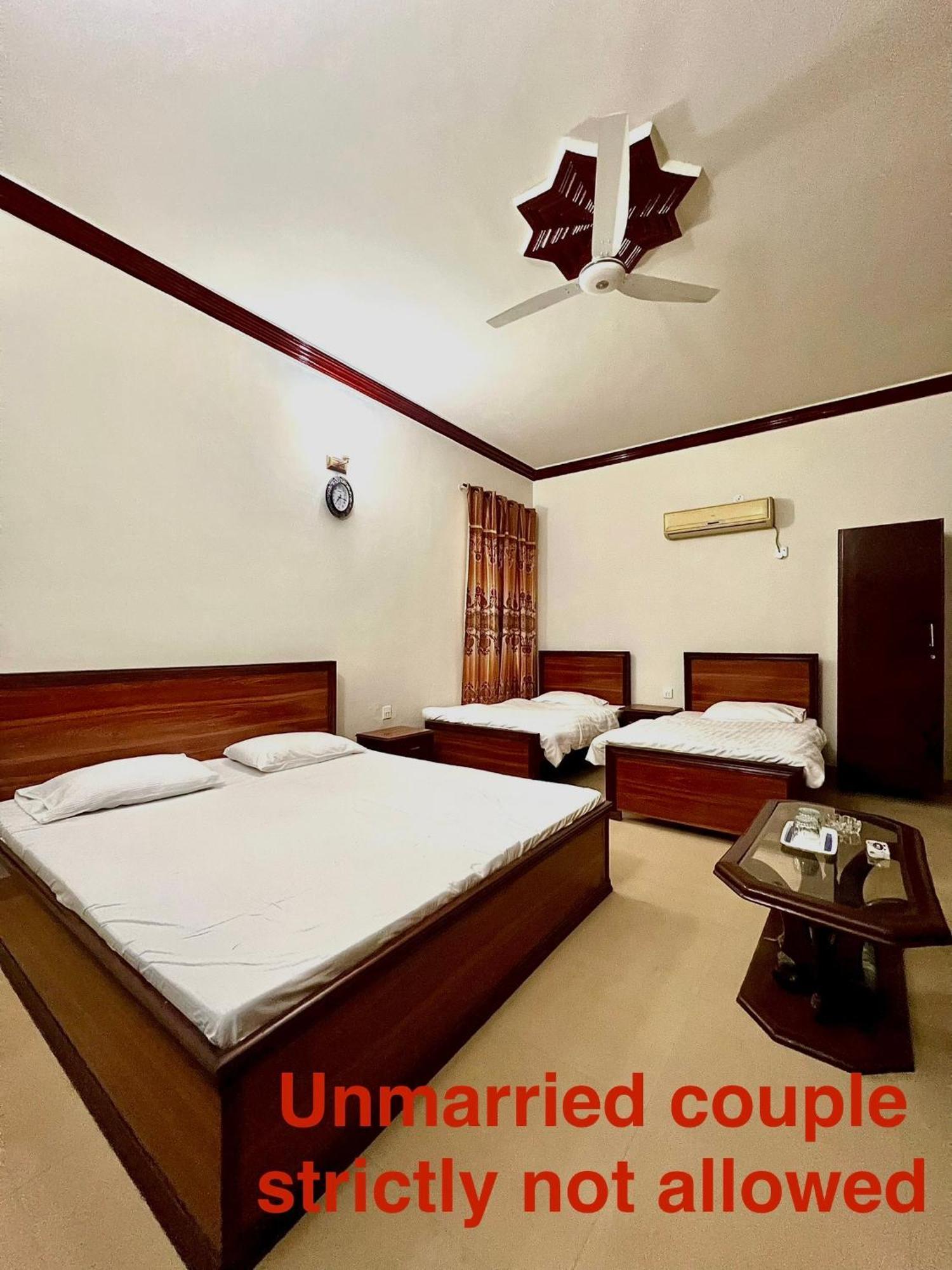 Hotel Babar House Faisalabad Esterno foto